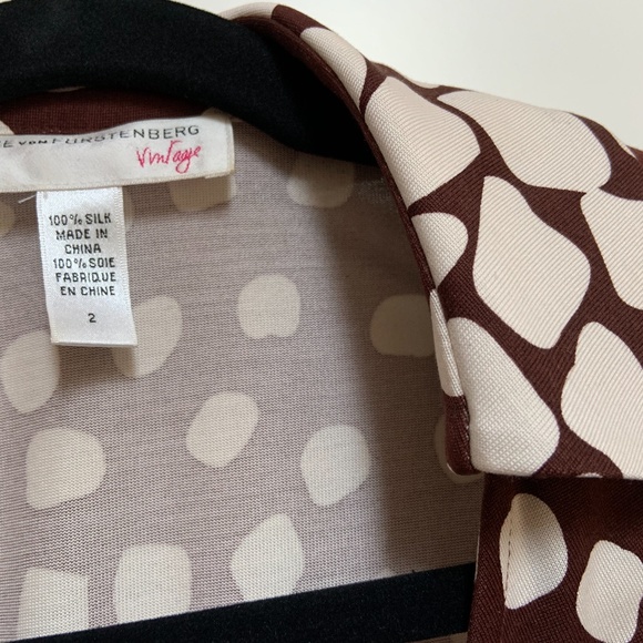DVF Vintage Silk Brown and White Wrap Top - Picture 4 of 6